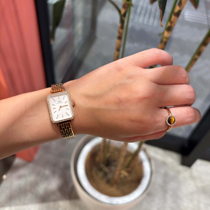 【OLIVIA BURTON　煌めく手元に✨】