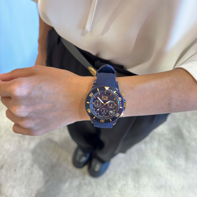 【ice watch ゴールド際立つクロノグラフ】
