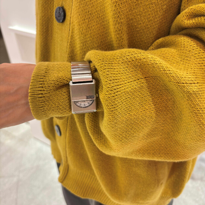 【BREDA 小窓で見る個性派時計】