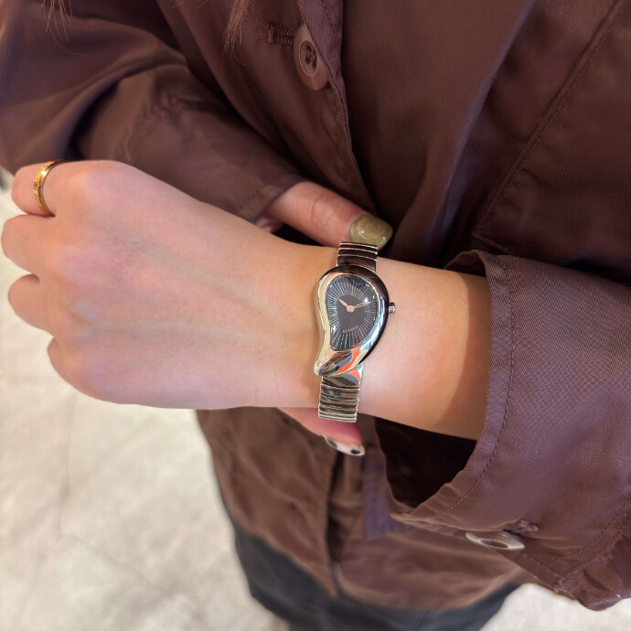 【D1 MILANO 滴るような有機的フォルム】