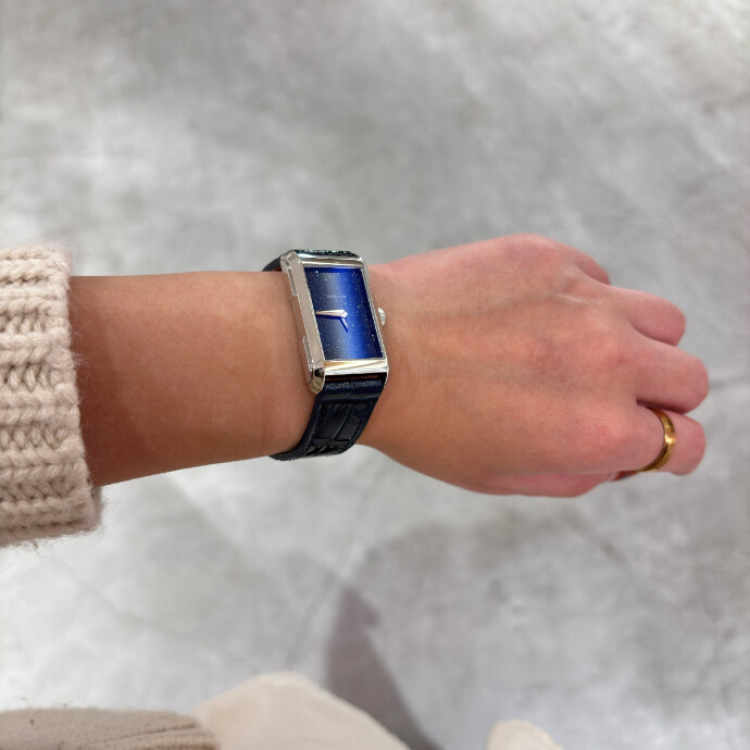 【CORNICHE ブランド初のスクエア登場★】