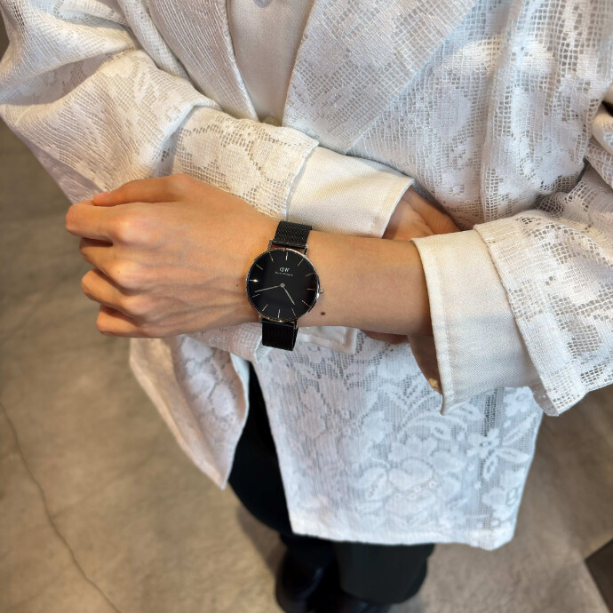 【DANIEL WELLINGTON 品のあるオールブラックの時計】