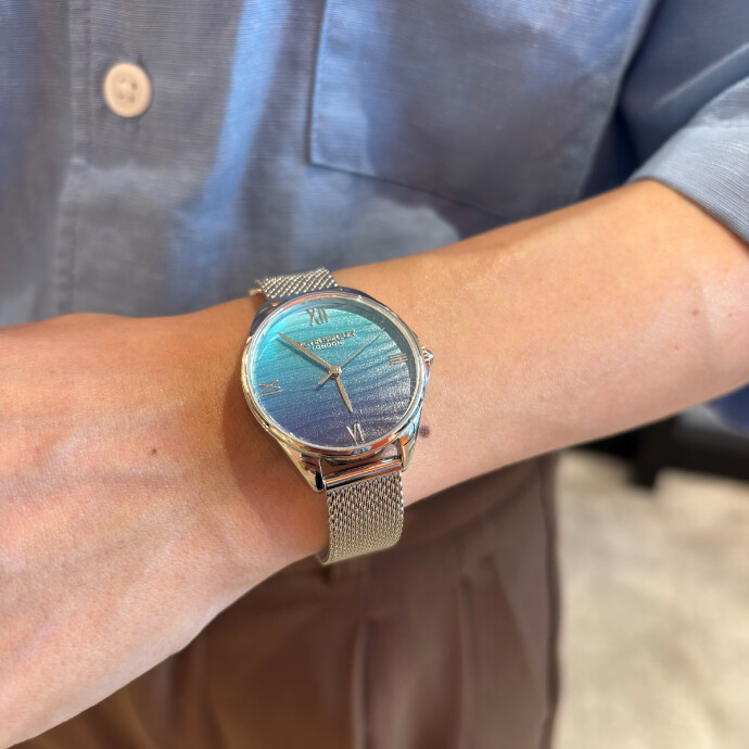 【OLIVIA BURTON 海の浜辺をイメージした時計】
